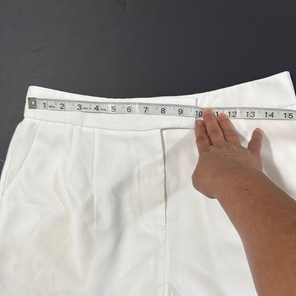 Tamulily Women's Ivory Shorts - Picture 3 of 9